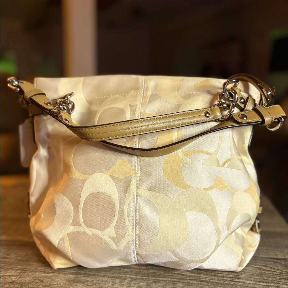 Elegant Cream Coach Designer Shoulder Bag